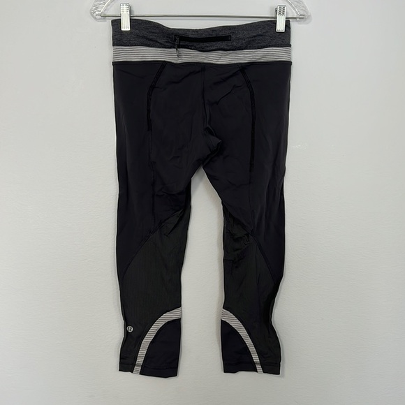 Lululemon vintage run inspire crop leggings with gray and white stripe details - Picture 6 of 8